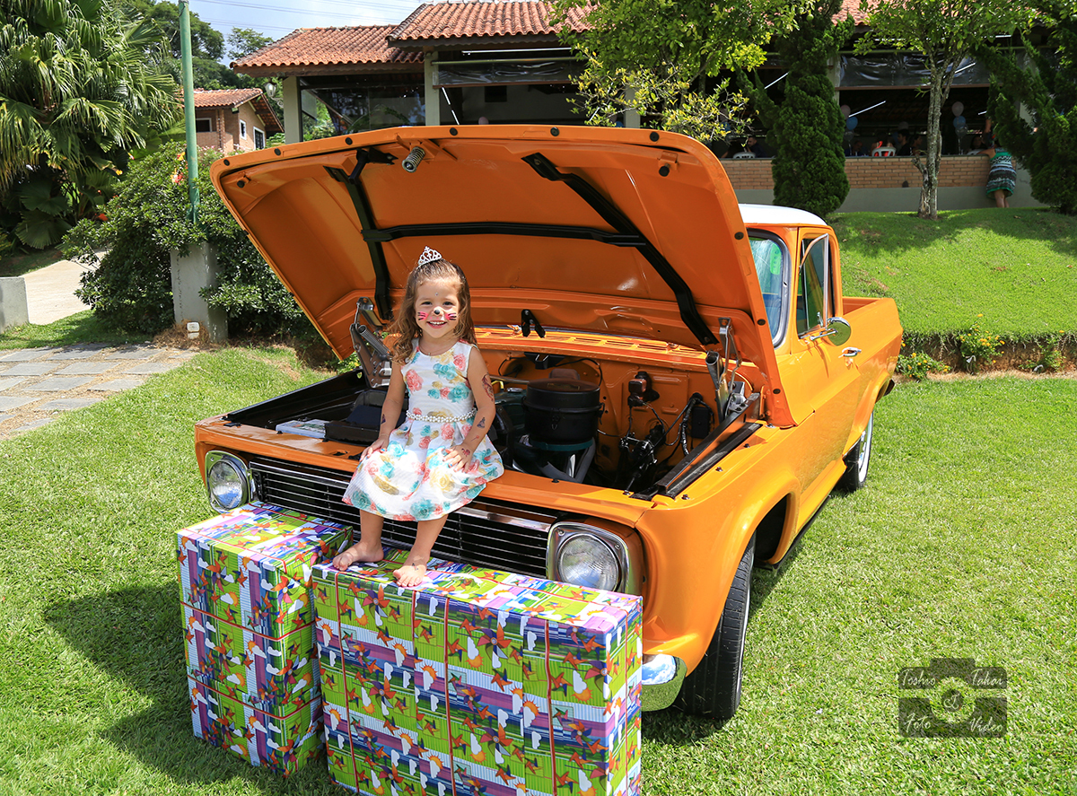 Nicolly-3-anos-presente-carro