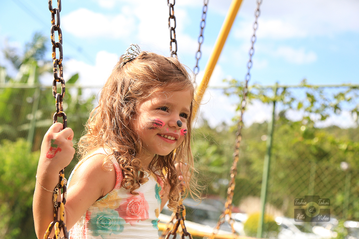 Nicolly-3-anos-balanço