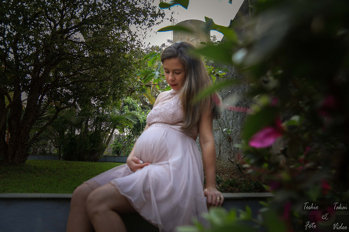 gestante-no-jardim