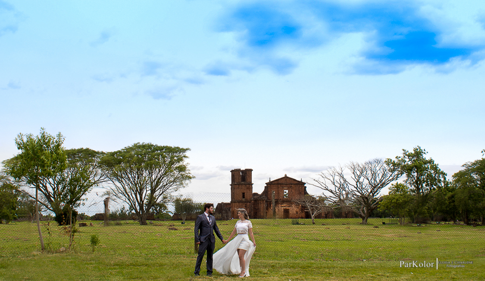 Parkolor fotografias
Gravataí, Glorinha, Santo Antônio
casamento, evento, ensaio, vestido de noiva rodado, crooped de renda, véu,céu azul, pasisagem,dança dos noivos, buque de flores, filmagem, clipe, drone, foto
