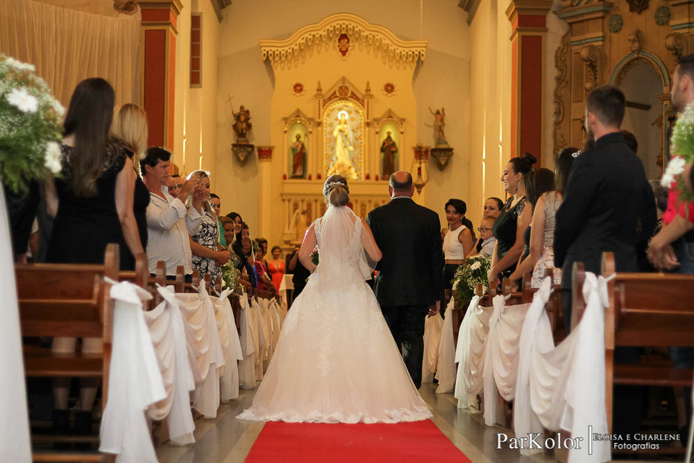 Parkolor fotografias
Gravataí, Glorinha, Santo Antônio
casamento, evento, vestido de noiva rodado com renda,salão de beleza, dança dos noivos, buque de flores, igreja, decoração, família, padrinhos, madrinhas, ternos, vestidos, filmagem, drone, foto