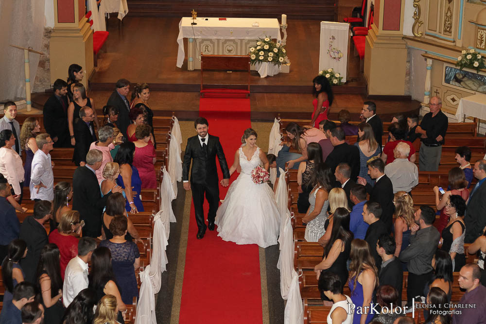 Parkolor fotografias
Gravataí, Glorinha, Santo Antônio
casamento, evento, vestido de noiva rodado com renda,salão de beleza, dança dos noivos, buque de flores, igreja, decoração, família, padrinhos, madrinhas, ternos, vestidos, filmagem, drone, foto