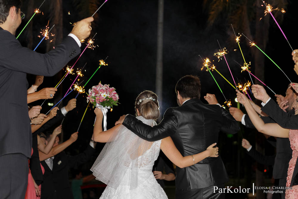 Parkolor fotografias
Gravataí, Glorinha, Santo Antônio
casamento, evento, vestido de noiva rodado com renda,salão de beleza, dança dos noivos, buque de flores, igreja, decoração, família, padrinhos, madrinhas, ternos, vestidos, filmagem, drone, foto