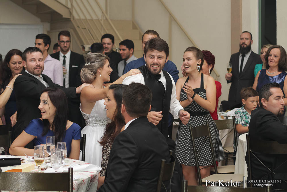 Parkolor fotografias
Gravataí, Glorinha, Santo Antônio
casamento, evento, vestido de noiva rodado com renda,salão de beleza, dança dos noivos, buque de flores, igreja, decoração, família, padrinhos, madrinhas, ternos, vestidos, filmagem, drone, foto