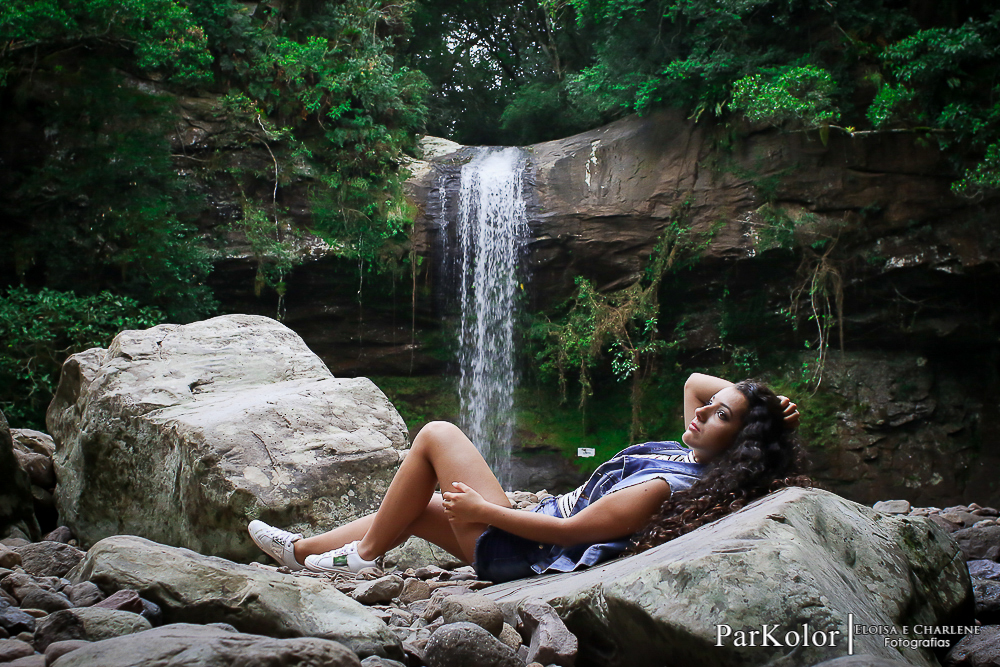 Parkolor fotografias
Gravataí, Glorinha, Santo Antônio
15 anos, ensaio externo, morro da borrucia, vestido azul, look com short, crooped branco, make, cachoeira, pedras, vestido rose, fumaça colorida, balanço de flores, paisagem, filmagem, drone, foto