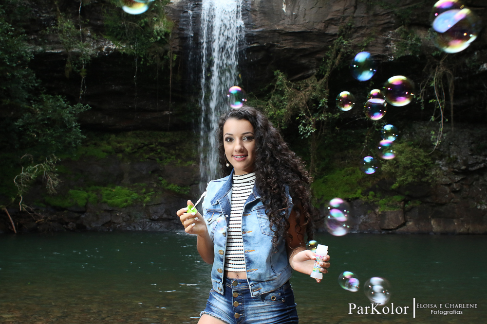 Parkolor fotografias
Gravataí, Glorinha, Santo Antônio
15 anos, ensaio externo, morro da borrucia, vestido azul, look com short, crooped branco, make, cachoeira, pedras, vestido rose, fumaça colorida, balanço de flores, paisagem, filmagem, drone, foto
