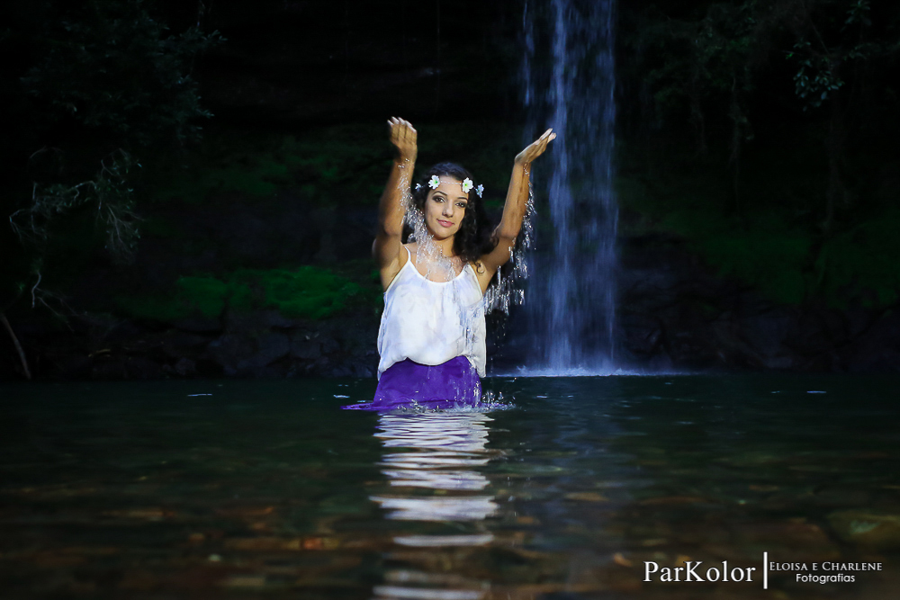 Parkolor fotografias
Gravataí, Glorinha, Santo Antônio
15 anos, ensaio externo, morro da borrucia, vestido azul, look com short, crooped branco, make, cachoeira, pedras, vestido rose, fumaça colorida, balanço de flores, paisagem, filmagem, drone, foto