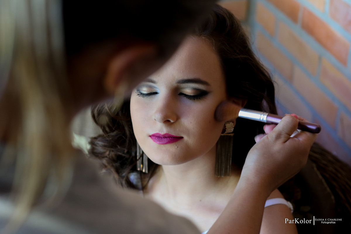 Parkolor fotografias
Gravataí, Glorinha, Santo Antônio
15 anos, ensaio externo, morro da morrucia, vestido vermelho, look com short, make, filmagem, drone, foto