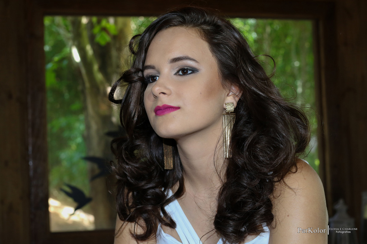 Parkolor fotografias
Gravataí, Glorinha, Santo Antônio
15 anos, ensaio externo, morro da morrucia, vestido vermelho, look com short, saia de renda com crooped branco, make, filmagem, drone, foto