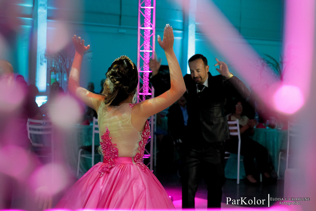 Parkolor fotografias
Gravataí, Glorinha, Santo Antônio
15 anos,festa de 15 anos, decoração,
vestidos rosa rodado com renda e pedras brilhosas,salão de beleza, família completa, dj, pista de dança, homenagem, ternos, vestidos, filmagem, drone, foto