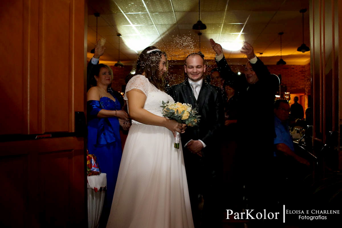 Parkolor fotografias
Gravataí, Glorinha, Santo Antônio
casamento, evento, vestido de noiva rodado, beijo na barriga, dança dos noivos, buque de flores decoração, família completa, mãe,pai, padrinhos, madrinha, irmã, ternos, vestidos, filmagem, drone, foto