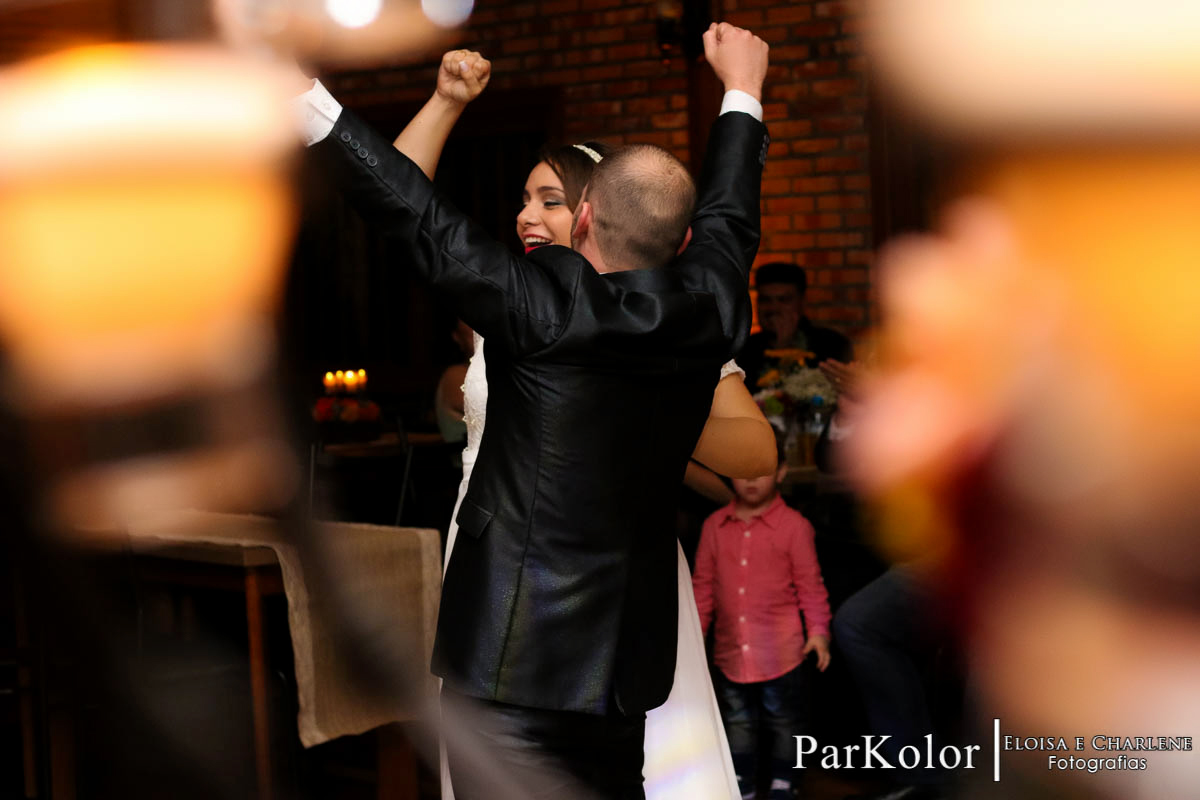 Parkolor fotografias
Gravataí, Glorinha, Santo Antônio
casamento, evento, vestido de noiva rodado, beijo na barriga, dança dos noivos, buque de flores decoração, família completa, mãe,pai, padrinhos, madrinha, irmã, ternos, vestidos, filmagem, drone, foto