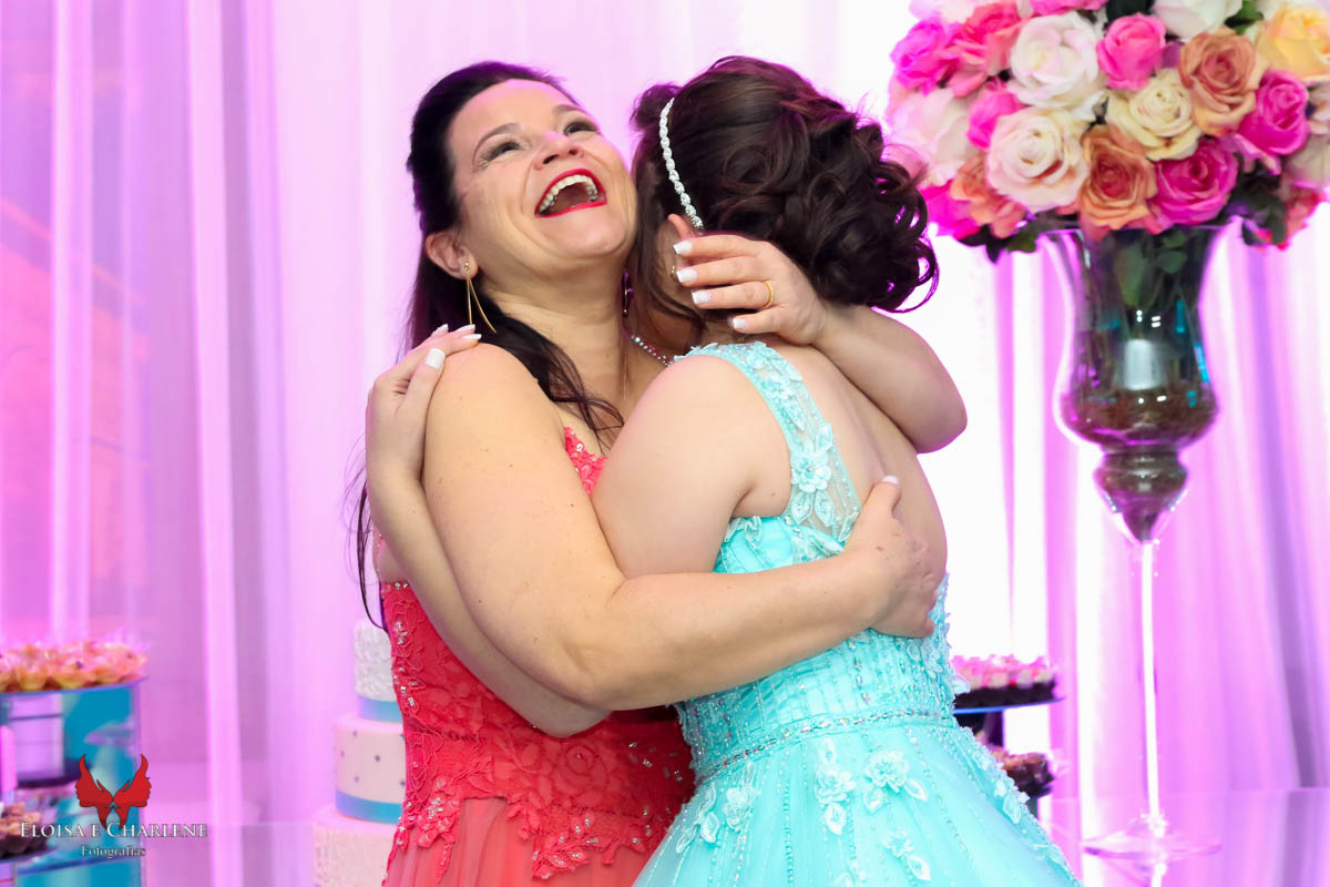 Parkolor fotografias
Gravataí, Glorinha, Santo Antônio
evento 15 anos, ensaio externo, vestido azul com renda e rosa, emoção, família completa, netos, ternos, vestidos, filmagem, drone, foto