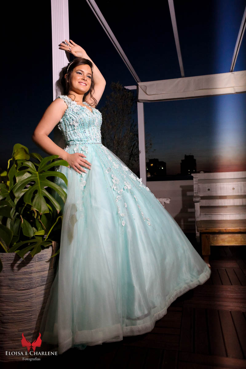 Parkolor fotografias
Gravataí, Glorinha, Santo Antônio
evento 15 anos, ensaio externo, vestido azul com renda e rosa família completa, netos, ternos, vestidos, filmagem, drone, foto