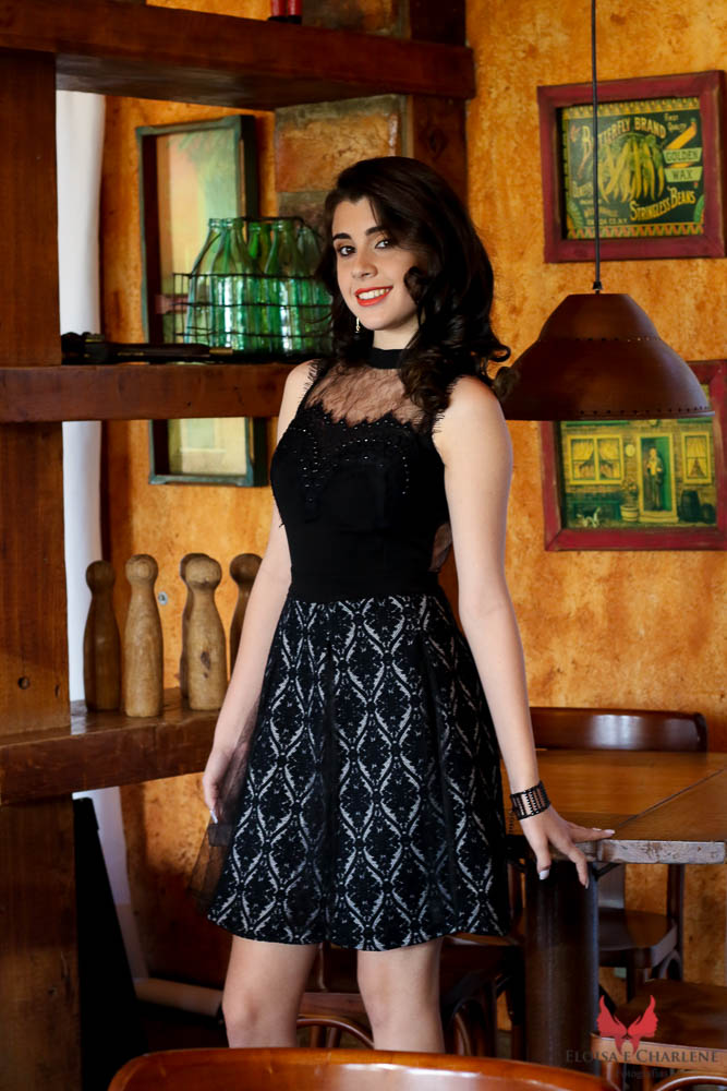 Parkolor fotografias
Gravataí, Glorinha, Santo Antônio
ensaio 15 anos, ensaio externo, vestido preto com renda, detalhes cinza, foto a temporal, foto rustica