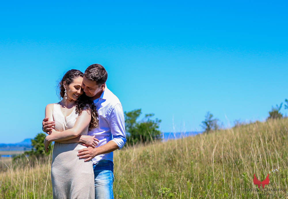 Parkolor fotografias
Gravataí, Glorinha, Santo Antônio
ensaio casamento, ensaio externo,
amor no ar, carinho, drone,filmagem, foto, campo verde, vestido longo nude, make, céu azul