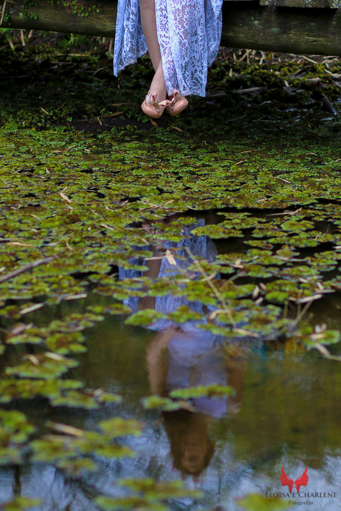 Parkolor fotografias
Gravataí, Glorinha, Santo Antônio
15 anos, ensaio de 15 anos, reflexo da debutante no lago com plantas verdes 