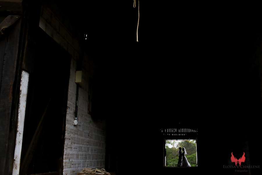 Parkolor fotografias
Gravataí, Glorinha, Santo Antônio
Casamento, ensaio dos noivos, foto escura só com a sombra, filmagem e foto 