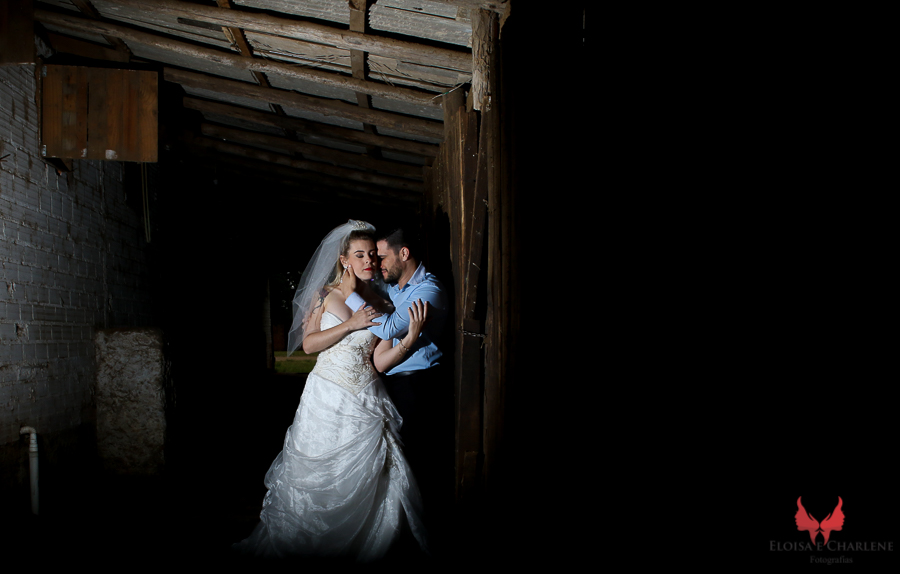 Parkolor fotografias
Gravataí, Glorinha, Santo Antônio
Casamento, ensaio dos noivos, pose de rosto colado, vestido pufante com véu curto 