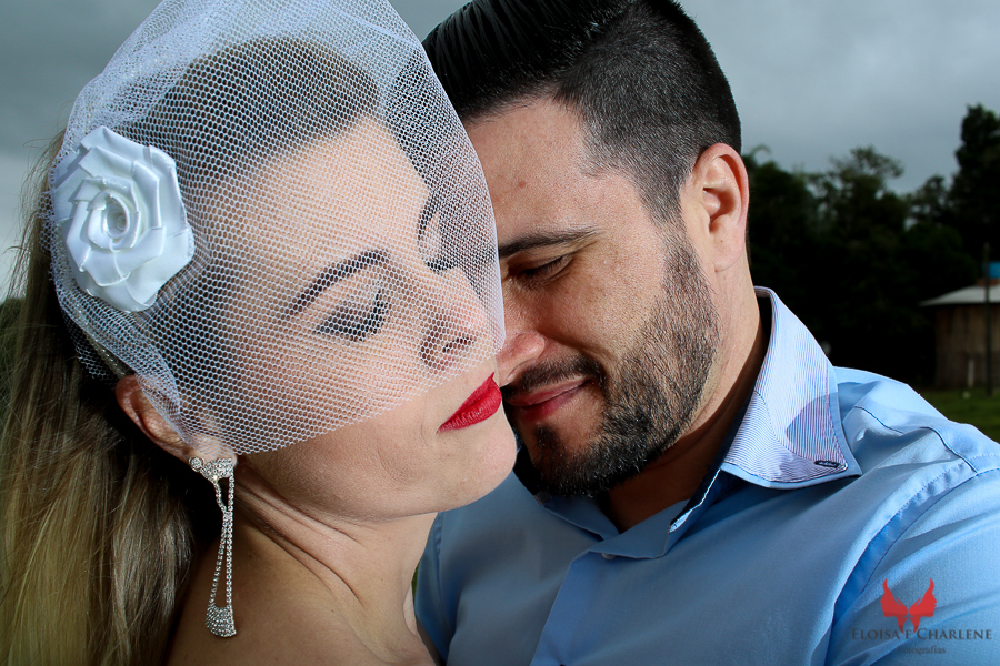 Parkolor fotografias
Gravataí, Glorinha, Santo Antônio
Casamento, ensaio dos noivos, foto de rosto com véu no rosto, 