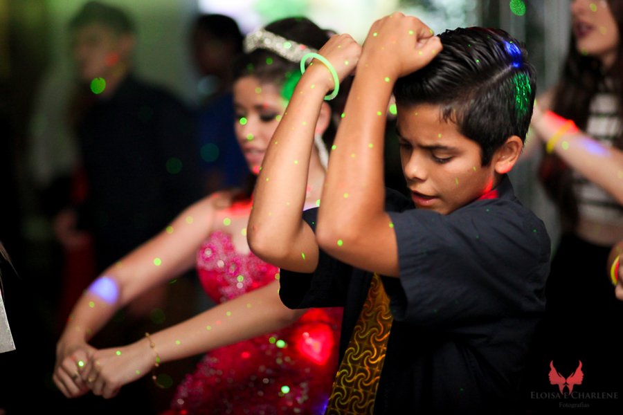 Parkolor fotografias
Gravataí, Glorinha, Santo Antônio
15 anos, foto na balada do primo com a debutante dançando de mais 