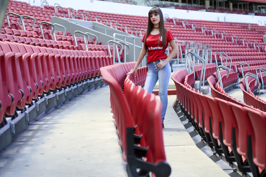Parkolor fotografias
Gravataí, Glorinha, Santo Antônio
15 anos, ensaio no Beira rio, foto e filmagem, debutante fazendo pose na arquibancada 
