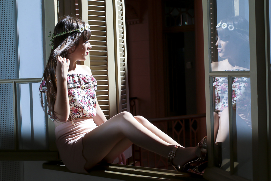 Parkolor fotografias
Gravataí, Glorinha, Santo Antônio
15 anos, ensaio no Beira rio, foto e filmagem, pose na janela com as mãos no cabelo, tiara de flores  