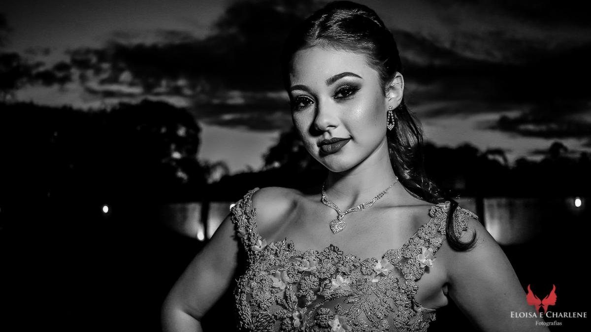 Parkolor fotografias
Gravataí, Glorinha, Santo Antônio
15 anos, debutante fazendo pose a noite, foto e filmagem