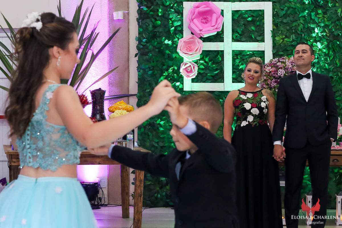 Parkolor fotografias
Gravataí, Glorinha, Santo Antônio
15 anos, debutante,  foto e filmagem
dança da valsa com irmão mais novo