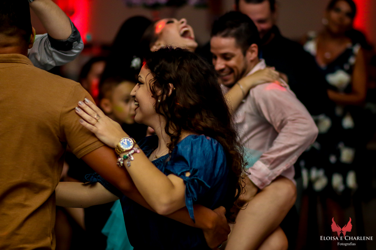 Parkolor fotografias
Gravataí, Glorinha, Santo Antônio
15 anos, debutante,  foto e filmagem, debutante dançando com seu primo muito alegre