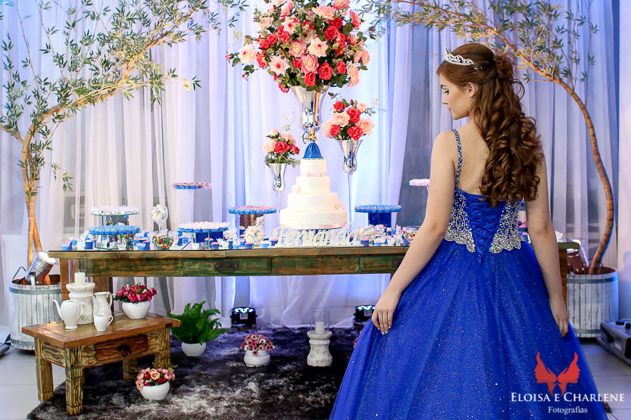 Parkolor fotografias
Gravataí, Glorinha, Santo Antônio
15 anos, debutante com vestido azul rodado com brilhos