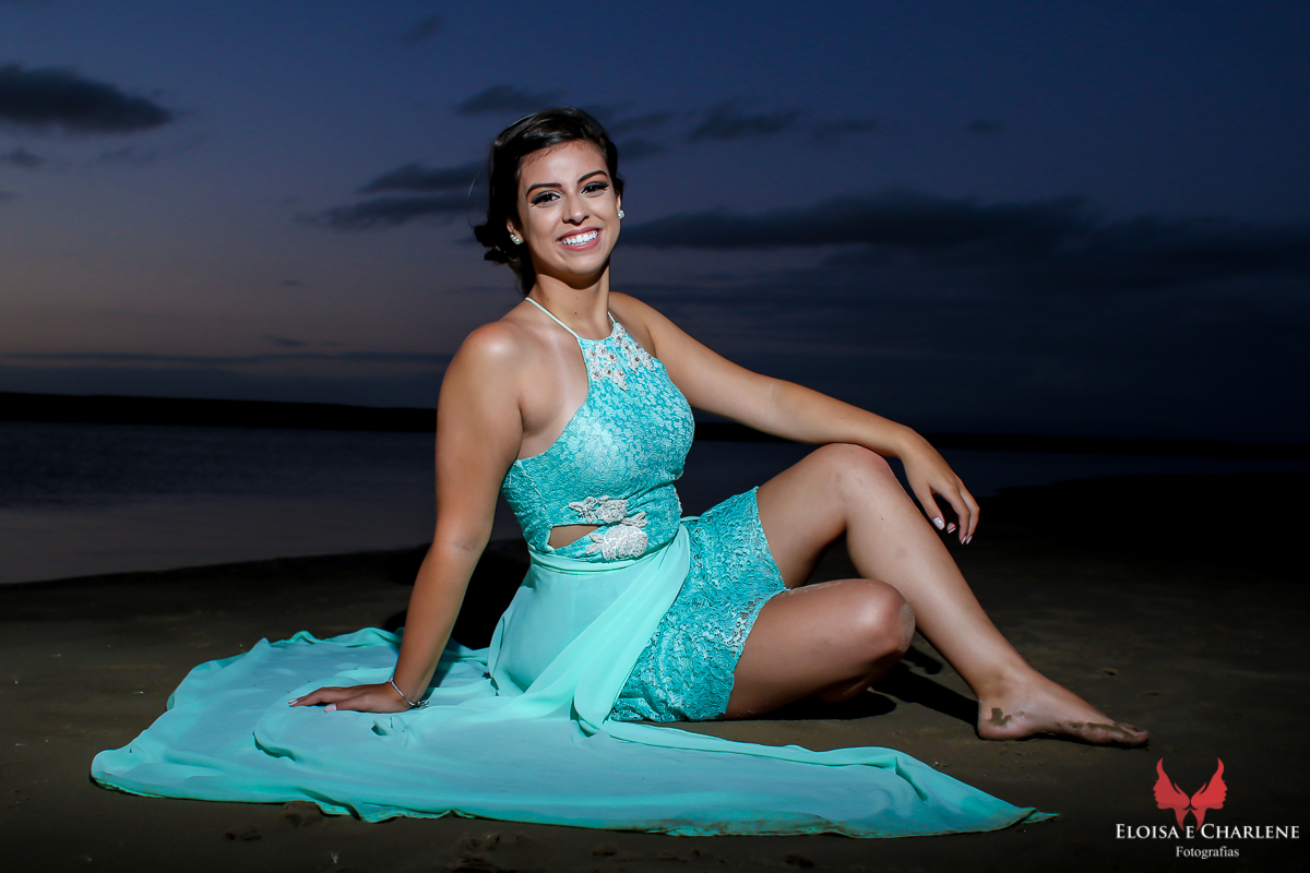 Parkolor fotografias
Gravataí, Glorinha, Santo Antônio
15 anos, ensaio no tuia, vestido na areia com cabelo preso,pose elegante 