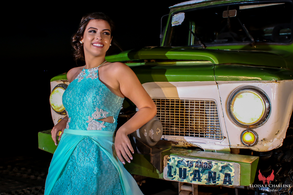 Parkolor fotografias
Gravataí, Glorinha, Santo Antônio
15 anos, ensaio no tuia, foto no jeep
sorriso, vestido azul curto