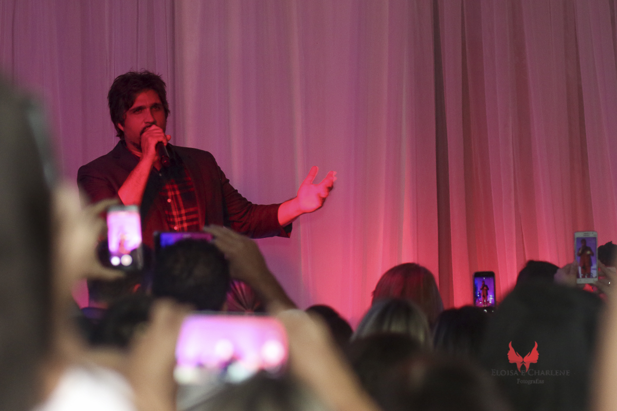 Parkolor fotografias
Gravataí, Glorinha, Santo Antônio
Léo assinatura do seu livro, Sindilojas Gravataí, fãs, adiriração, palestra, musica, historia de vida, canção, palco 