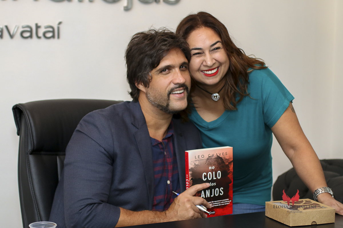 Parkolor fotografias
Gravataí, Glorinha, Santo Antônio
Léo assinatura do seu livro, Sindilojas Gravataí, fãs, admiração, palestra, musica, historia de vida, 