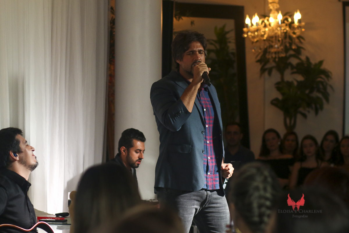 Parkolor fotografias
Gravataí, Glorinha, Santo Antônio
Léo assinatura do seu livro, Sindilojas Gravataí, fãs, admiração, palestra, musica, historia de vida