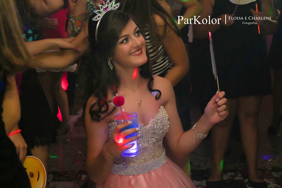 Parkolor fotografias
Gravataí, Glorinha, Santo Antônio
15 anos,festa de 15 anos, decoração,
vestido rosa rodado com renda, família, padrinhos, madrinha, homenagem, amigas, ternos, vestidos, dança,balada, filmagem, drone, foto