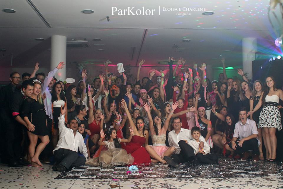 Parkolor fotografias
Gravataí, Glorinha, Santo Antônio
15 anos,festa de 15 anos, decoração,
vestido rosa rodado com renda, família, padrinhos, madrinha, homenagem, amigas, ternos, vestidos, dança,balada, filmagem, drone, foto