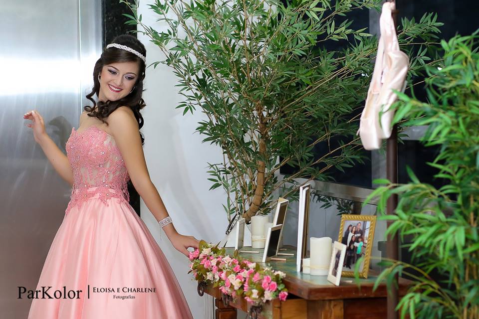 Parkolor fotografias
Gravataí, Glorinha, Santo Antônio
15 anos,festa de 15 anos, decoração,
vestido rosa rodado com renda, família, padrinhos, madrinha, homenagem, amigas, ternos, vestidos, dança,balada, filmagem, drone, foto