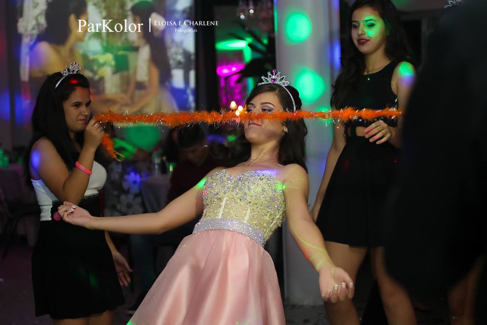 Parkolor fotografias
Gravataí, Glorinha, Santo Antônio
15 anos,festa de 15 anos, decoração,
vestido rosa rodado com renda, família, padrinhos, madrinha, homenagem, amigas, ternos, vestidos, dança,balada, filmagem, drone, foto