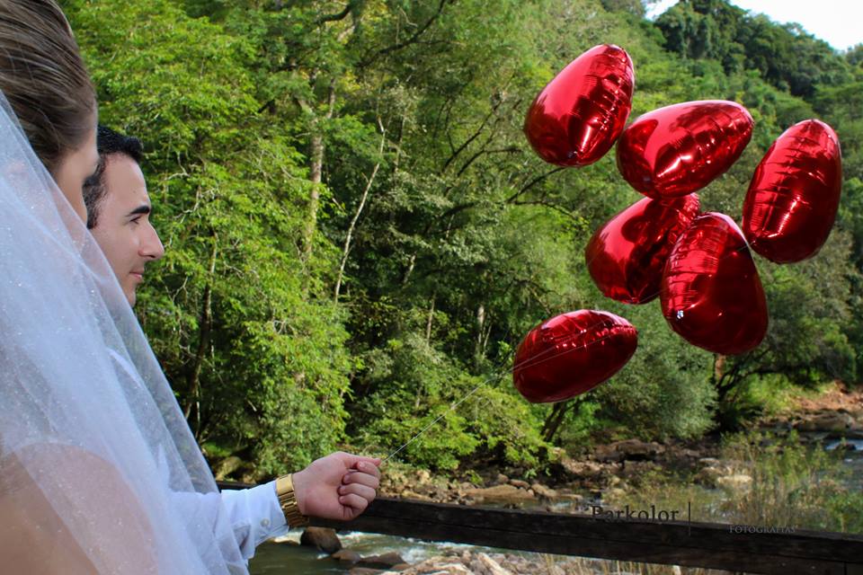 Parkolor fotografias
Gravataí, Glorinha, Santo Antônio
casamento, evento, ensaio, vestido de noiva rodado, crooped de renda, véu,céu azul, pasisagem,dança dos noivos, buque de flores, filmagem, clipe, drone, foto
