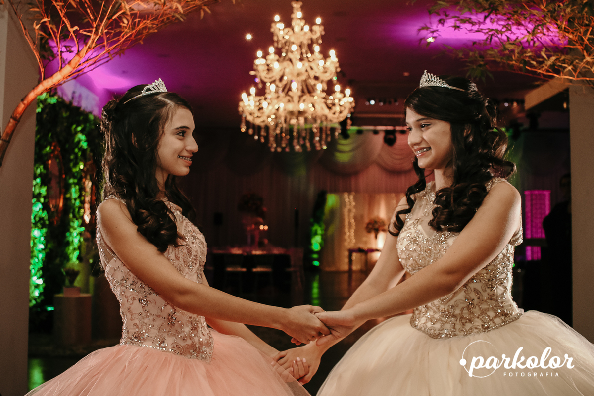 lustre chique no aniversário de 15 anos no salão do rosa dos ventos
