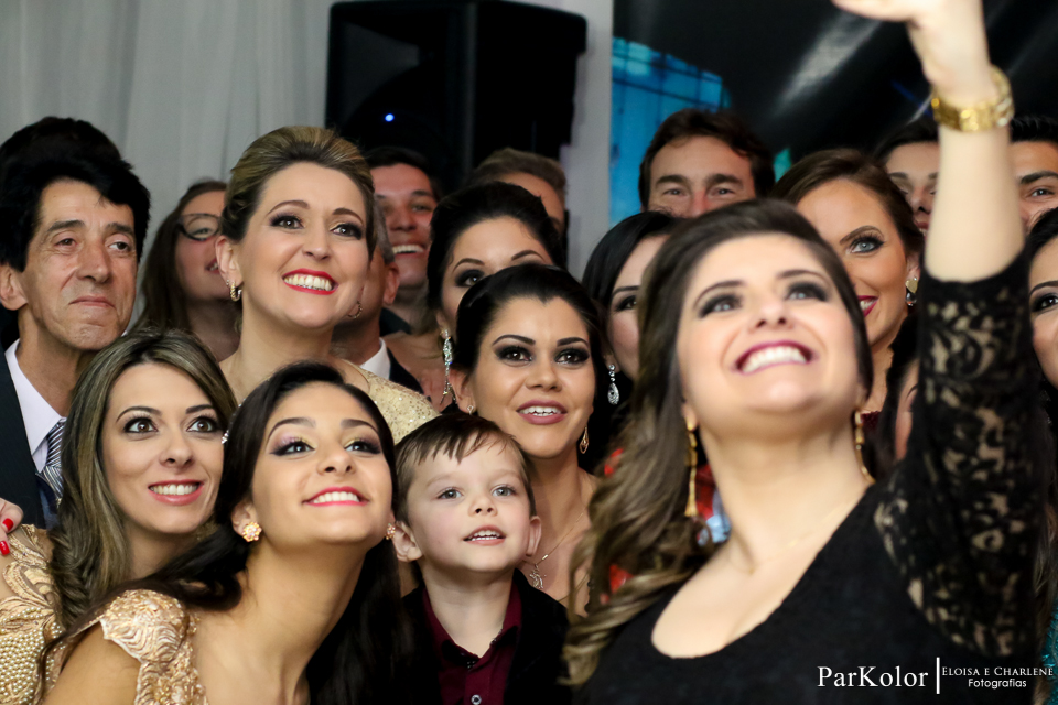 Parkolor fotografias
Gravataí, Glorinha, Santo Antônio
15 anos,festa de 15 anos, decoração,
vestidos dourado rodado, família, padrinhos, madrinha, homenagem, amigas ternos, vestidos, filmagem, drone, foto