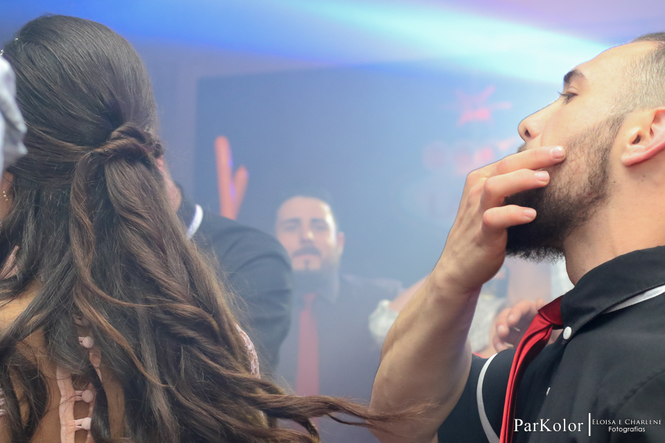 Parkolor fotografias
Gravataí, Glorinha, Santo Antônio
15 anos,festa de 15 anos, decoração,
vestidos dourado rodado, família, padrinhos, madrinha, homenagem, amigas ternos, vestidos, filmagem, drone, foto