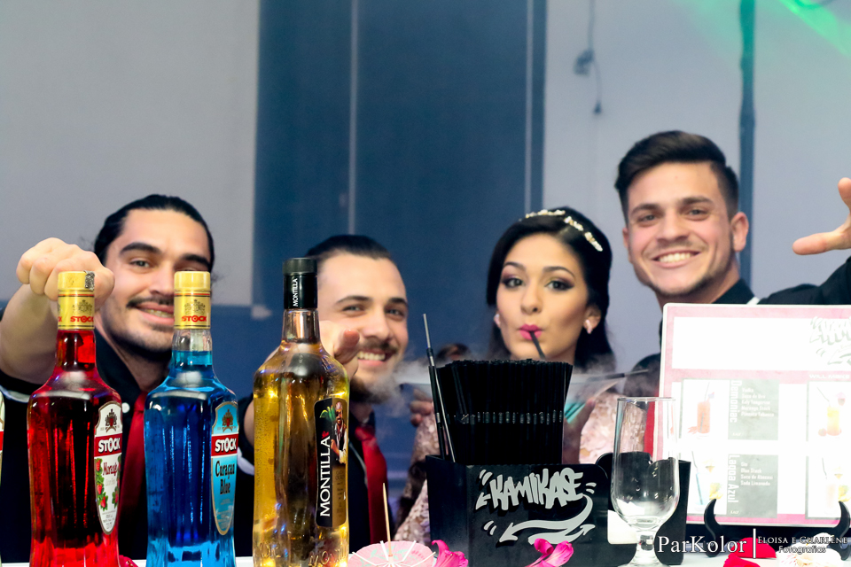 Parkolor fotografias
Gravataí, Glorinha, Santo Antônio
15 anos,festa de 15 anos, decoração,
vestidos dourado rodado, família, padrinhos, madrinha, homenagem, amigas ternos, vestidos, filmagem, drone, foto