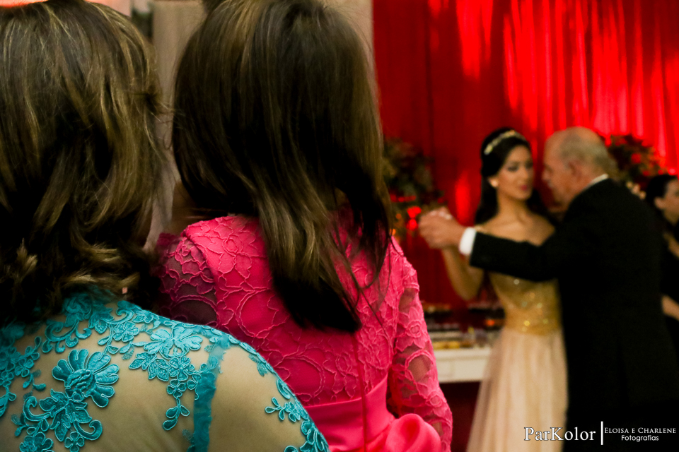 Parkolor fotografias
Gravataí, Glorinha, Santo Antônio
15 anos,festa de 15 anos, decoração,
vestidos dourado rodado, família, padrinhos, madrinha, homenagem, amigas ternos, vestidos, filmagem, drone, foto