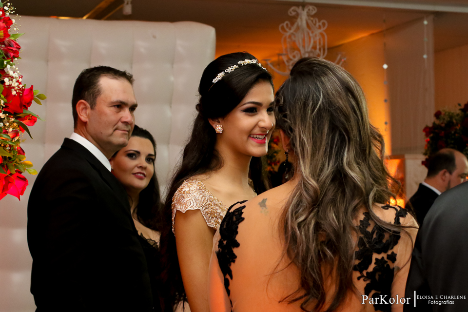 Parkolor fotografias
Gravataí, Glorinha, Santo Antônio
15 anos,festa de 15 anos, decoração,
vestidos dourado rodado, família, padrinhos, madrinha, homenagem, amigas ternos, vestidos, filmagem, drone, foto