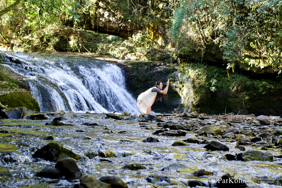 Canela, RS, Eco Parque Sperry, Gramado, 15 Anos, familia, externo, clip, natural, emoção, maquiagem, carinho, felicidade, cachoeira, verde, trilha, vestido, ensaio, book, vídeo, amor, duda, festa