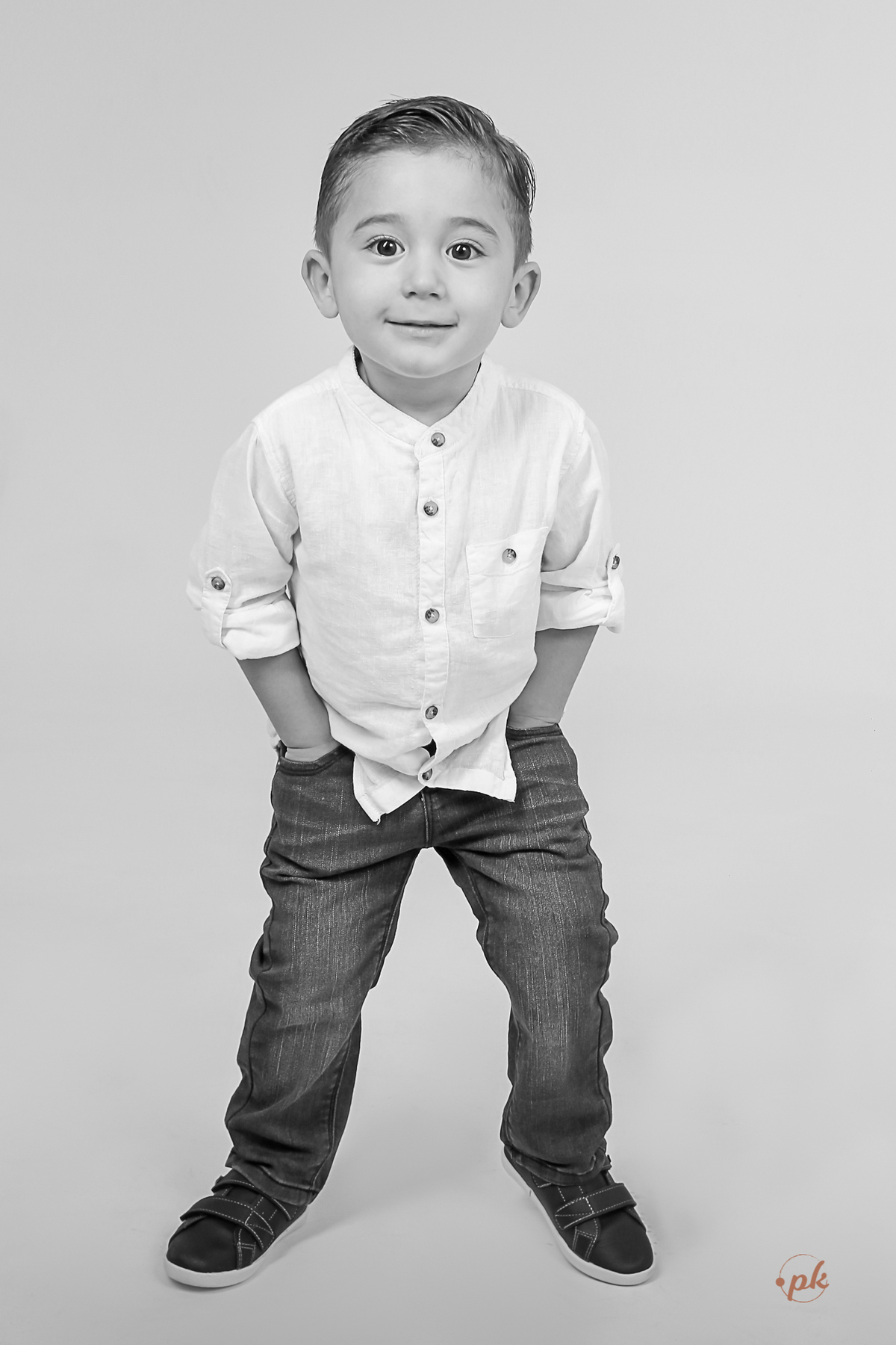 Ensaio de Gestante, Parkolor Fotografia, foto, filmagem, drone, Gravataí, estudio, make, família, gravida, abraço, look, sorriso, camisa social, irmão, pintura com tinta, abraço, fotos P&b, fotos preto e branco, lingerie, sapatinhos, mano pose