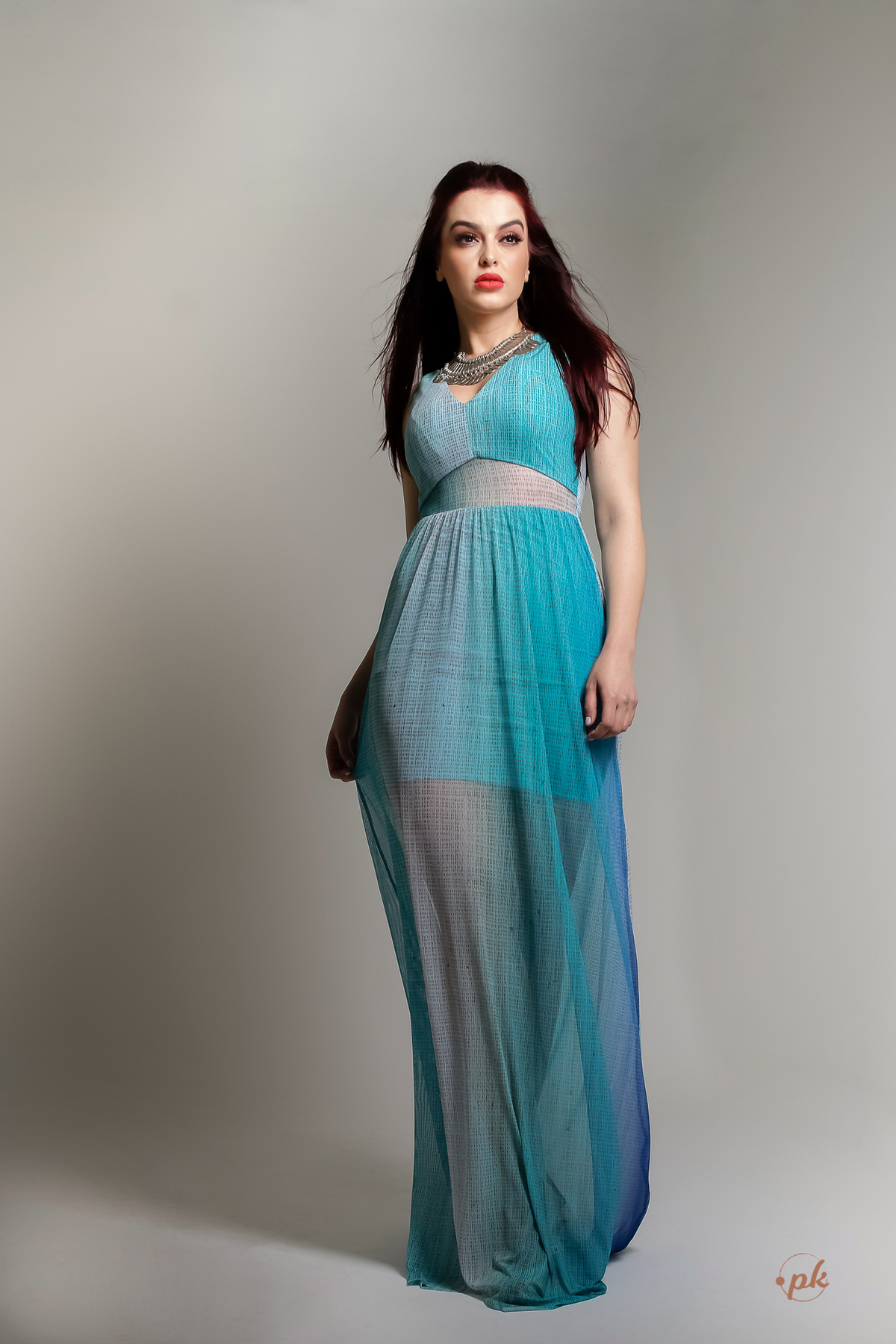 Ensaio Feminino, Parkolor Fotografia, foto, filmagem, drone, Gravataí, estúdio, make, sexy, carão, look, sorriso, fotos P&b, fotos preto e branco, lingerie, modelo de loja, roupa preta, bota cano alto, vestido suede marrom, bolsa, assessório, 